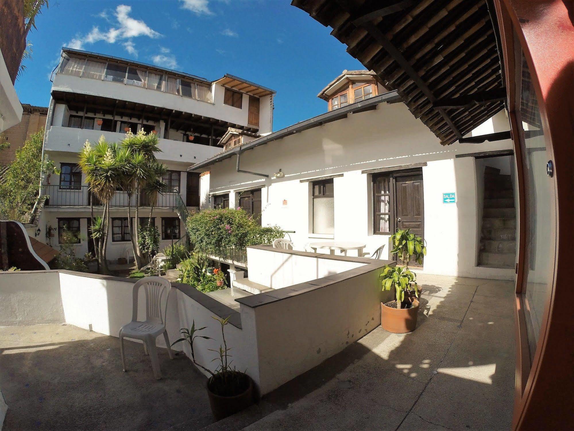 Hostal L'Auberge Inn Quito Exteriör bild